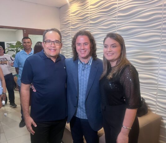 Veneziano participa da Festa da Uva em Natuba e prefeito Linsinho reafirma compromissos com o Senador