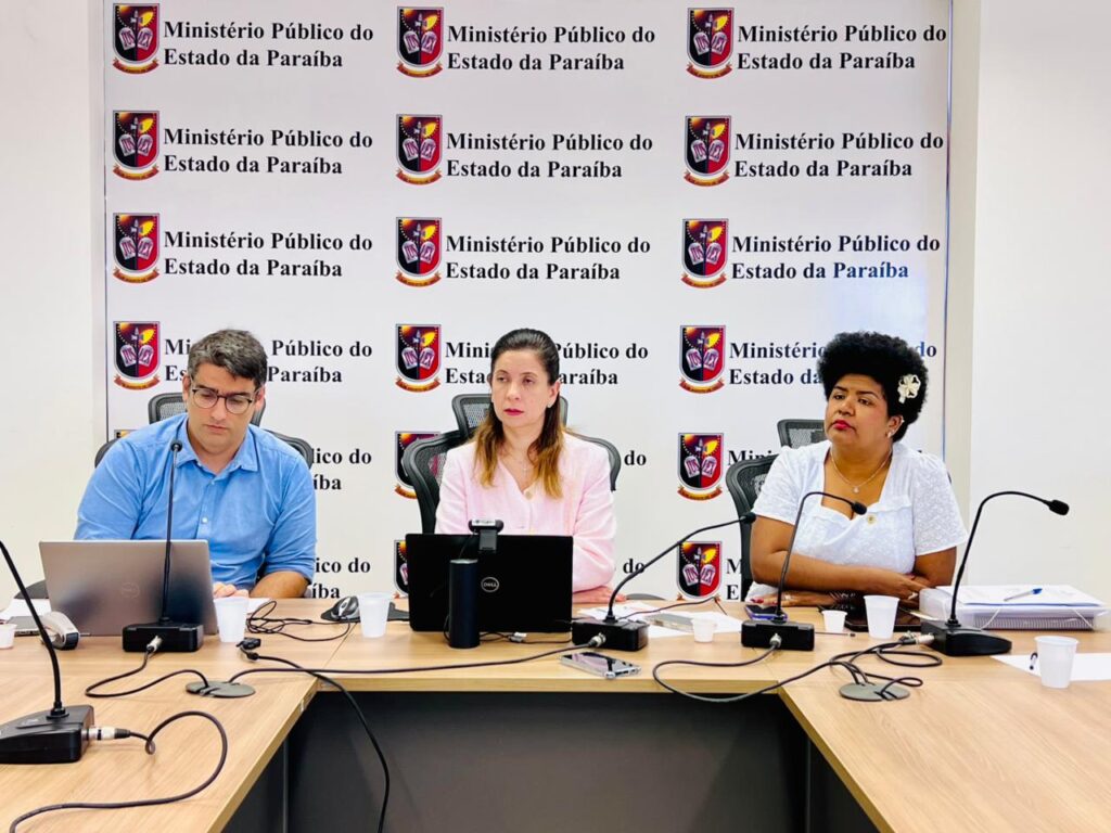 Jô Oliveira acompanha reunião entre MP e diretores de hospitais para prevenir greve na saúde de Campina Grande