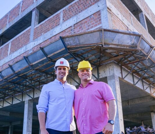 Vereador Sargento Wellington Cobra visita obras do futuro Hospital da Mulher, ao lado do vice-governador Lucas Ribeir