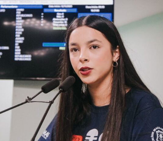 Durante Tribuna Livre, estudantes pedem revitalização da biblioteca pública municipal
