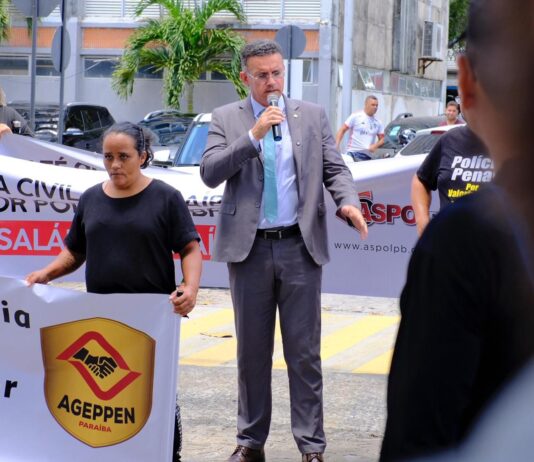 Durante ato, Sargento Neto cobra valorização real dos policiais: “Não adianta só propaganda, governador”