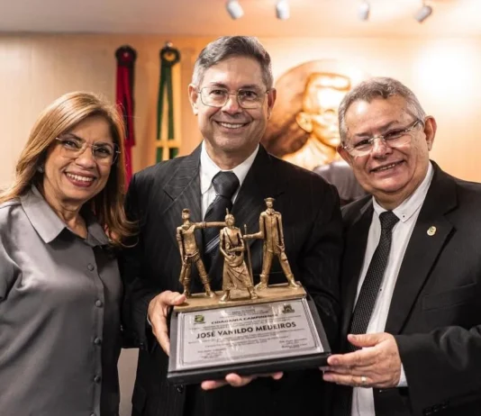 Propositura de Pimentel Filho homenageia Padre José Vanildo e celebra 50 anos do Movimento de Cursilho em Campina Grande