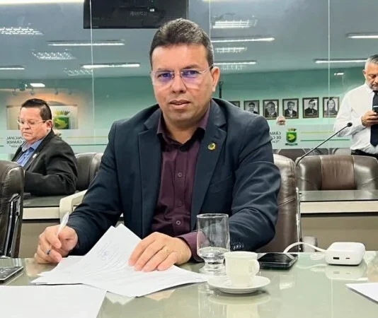 Márcio Guedes cobra manutenção e drenagem na Rua Santo Antônio, no Pedregal