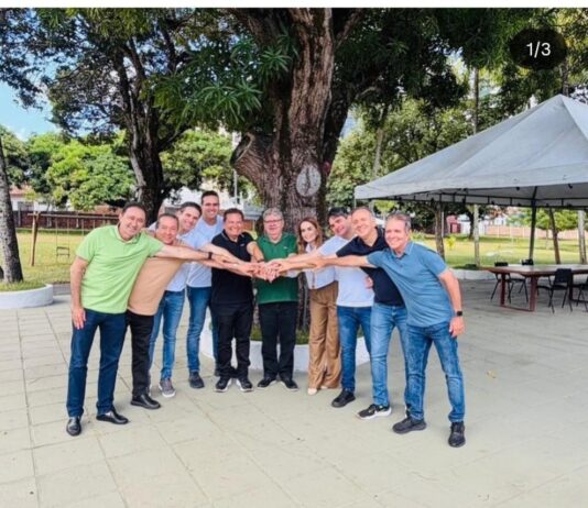 Adriano Galdino desiste de disputar governo, anuncia o apoio a Lucas Ribeiro e será candidato a deputado estadual