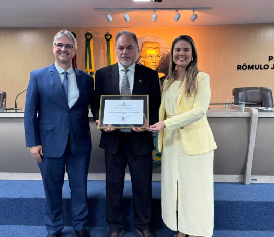 Carol Gomes promoveu Sessão Especial em homenagem aos 75 anos do Hospital Universitário Alcides Carneiro
