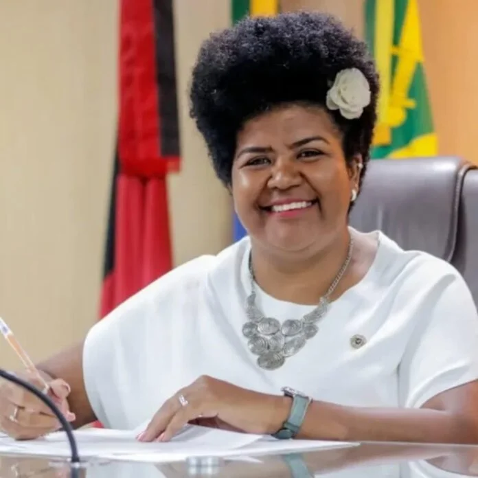 WhatsApp-Image-2025-12-02-at-11.12.21-696x696