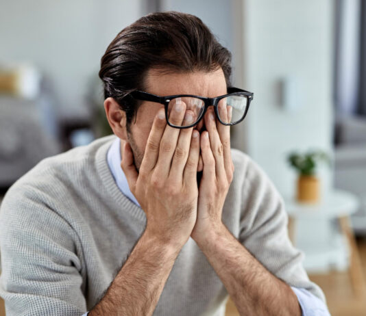 Psicóloga explica como lidar com as frustrações de 2025