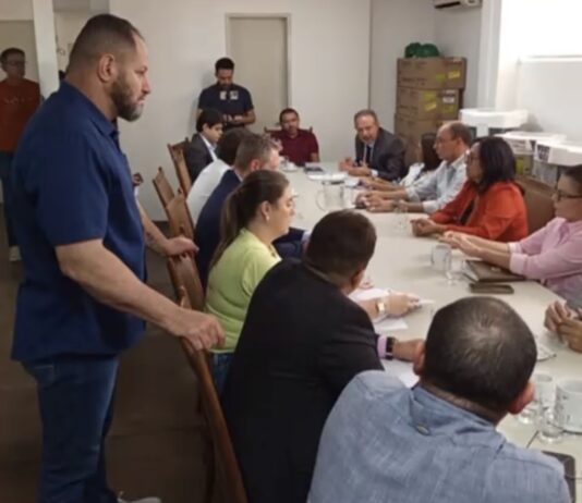 Crise na saúde: secretário atribui atraso de verbas a salários de agentes de endemias