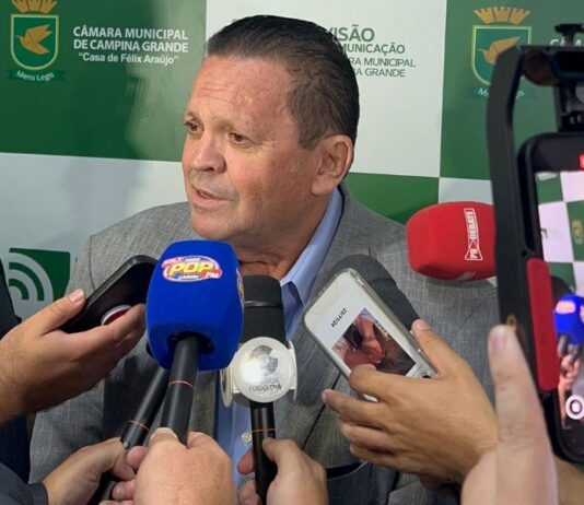 Olimpio lamenta veto de Bruno a emenda que garantia pagamento de subvenções atrasadas a entidades