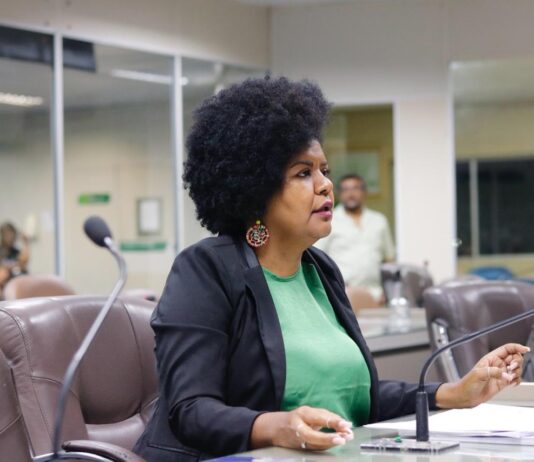 Silêncio da Prefeitura leva vereadora Jô Oliveira a acionar o Ministério Público