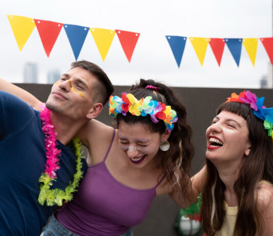 Dicas de cuidados com a alimentação e bebida no Carnaval