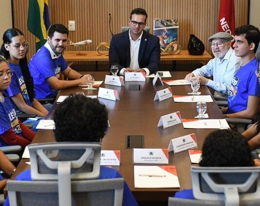 Lucas Ribeiro recebe aprovados no Sisu e reafirma compromisso do Governo com educação da Paraíba