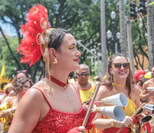 Campanha contra assédio sexual no carnaval tem adesão de 18 estados. Governo orienta sobre proteção de mulheres em situação de violência