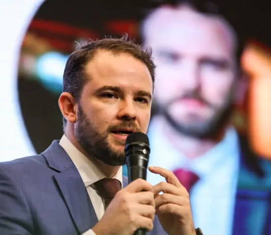 Lula confirma Dario Durigan na Fazenda, após saída de Haddad. Troca ocorre com pré-candidatura de atual ministro