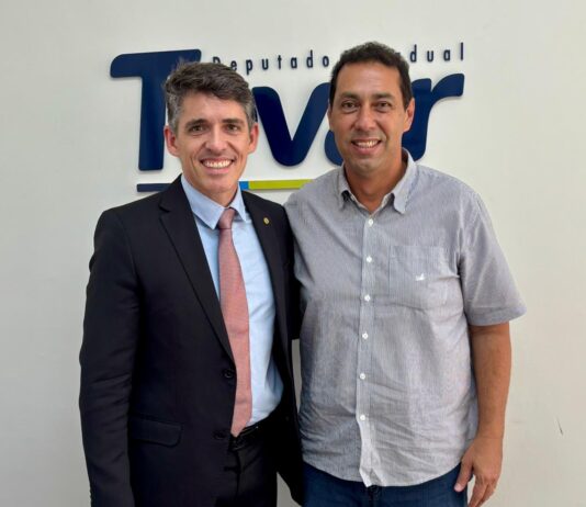 Prefeito de Lucena, Léo Bandeira, e seu grupo político declaram apoio ao projeto de reeleição do deputado Tovar