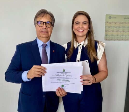 Presidente do TCE-PB é homenageado por Carol Gomes por defesa da primeira infância