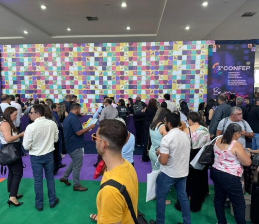 CONFEP 2026 Confep inicia com mais de 4 mil participantes e debates sobre estratégias de comunicação e construção de imagem em campanhas eleitorais