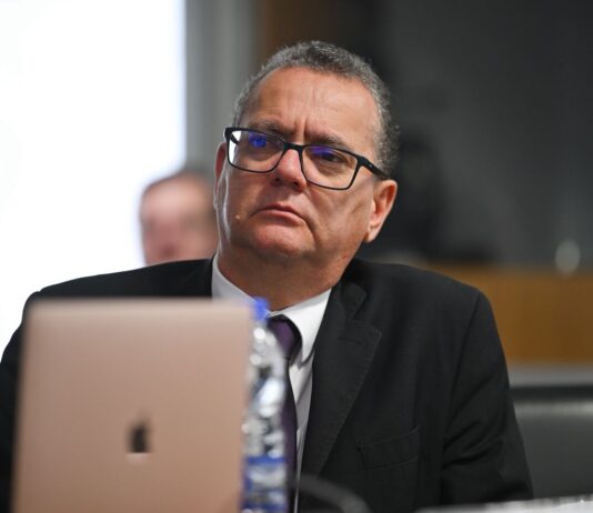 Em debate do ECA Digital no Senado, Carlos Magno alerta para celular compartilhado entre adultos e crianças dentro de casa