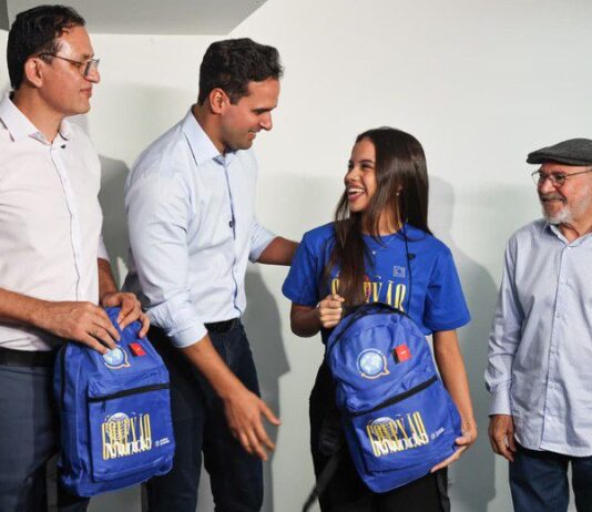 Lucas Ribeiro participa de pré-embarque de estudantes para intercâmbio e reafirma educação como vetor de transformação