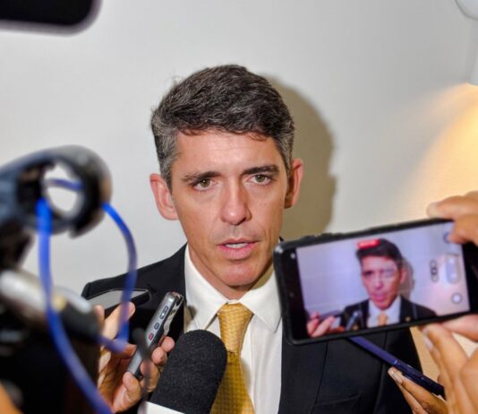 Lei de Tovar cria fila prioritária virtual para pessoas com deficiência e TEA na Paraíba