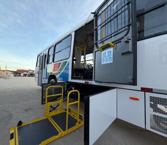 Prefeito de Campina entrega 20 novos ônibus para a população e destaca: “A gente já reduziu em mais da metade a idade da frota