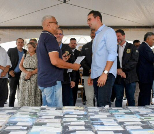 Governador Lucas Ribeiro reforça política de segurança com devolução de 500 celulares pela Operação Recupera