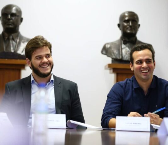 Bruno Cunha Lima protocola pedido de audiência com Lucas Ribeiro