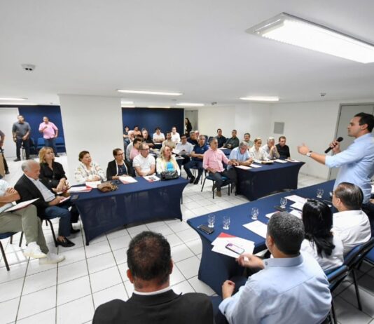Governador Lucas Ribeiro reúne lideranças políticas e reforça articulação conjunta para enfrentar impactos das chuvas na Paraíba