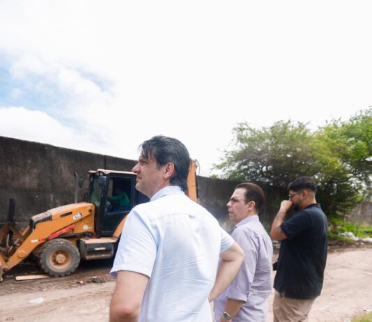 Vídeo: Prefeito Leo Bezerra intensifica fiscalização e pede apoio da população no descarte de resíduos e disponibiliza canal de atendimento