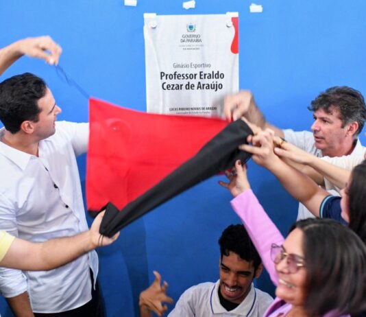 Governador Lucas Ribeiro entrega reforma e ampliação de escola em Campina Grande e reforça investimentos na educação