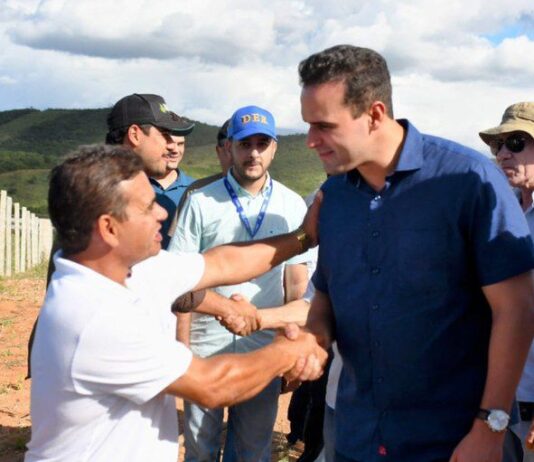 Governador Lucas Ribeiro destaca avanço de obras e investimentos em Santana de Mangueira e Curral Velho