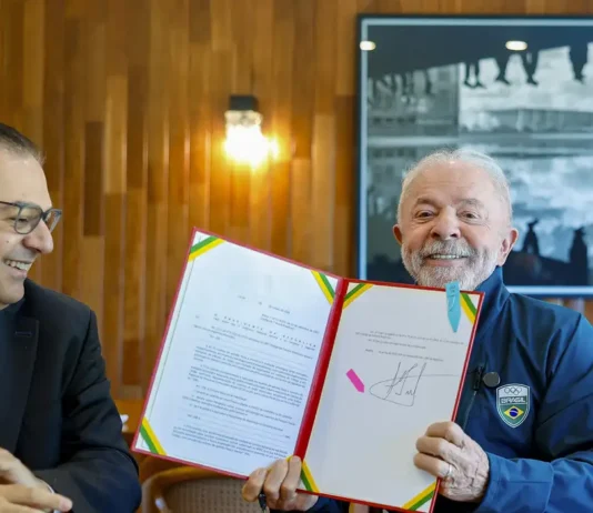 Lula sanciona lei que garante renovação automática da CNH. Legislação alcança apenas os bons condutores