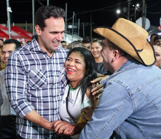 Governador Lucas Ribeiro participa da abertura do São João de Patos e acompanha estrutura de saúde e segurança da festa