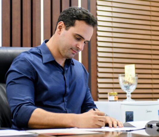 Governador Lucas Ribeiro anuncia convocação de 1.829 concursados para a educação, saúde e segurança pública