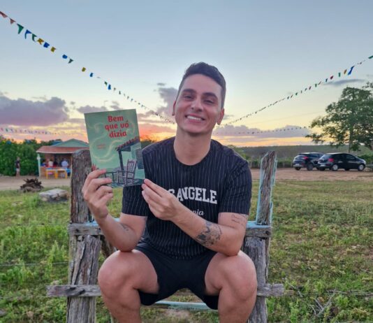 ‘Bem que vó dizia’: Jornalista Mateus Araújo lança o seu segundo livro