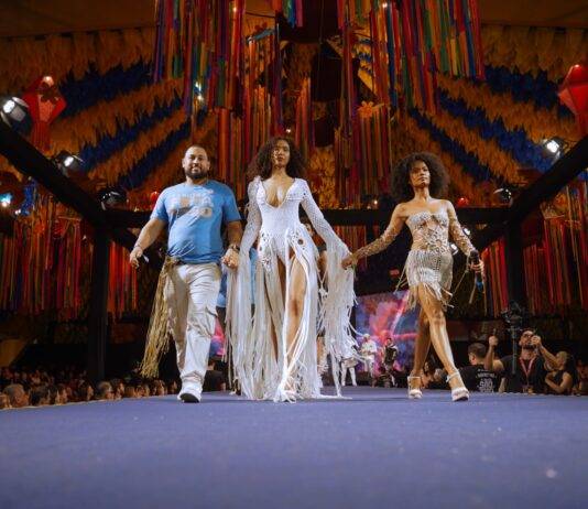Com desfile e Vila do Artesanato, Campina Feita à Mão amplia valorização do artesanato e fortalece economia criativa durante O Maior São João do Mundo