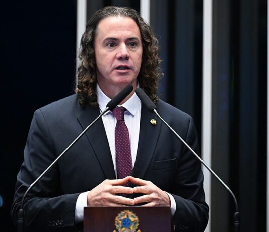 Veneziano defende fim da escala 6×1 e pede que Senado mantenha texto aprovado pela Câmara