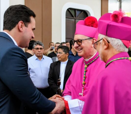 Governador Lucas Ribeiro participa da posse de Dom Edilson Soares como novo bispo da Diocese de Guarabira