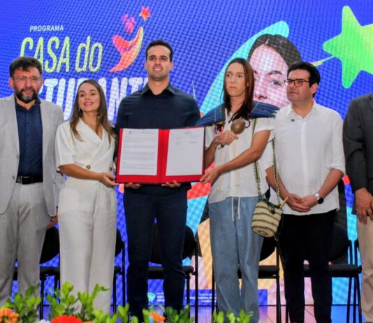 Governador Lucas Ribeiro institucionaliza programa da Casa do Estudante e amplia assistência estudantil com investimento de R$ 12 milhões