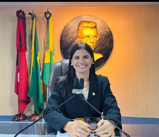 Câmara Municipal de Campina Grande aprova projeto de Kallyna Dias que cria o Programa Mulher nos Bairros