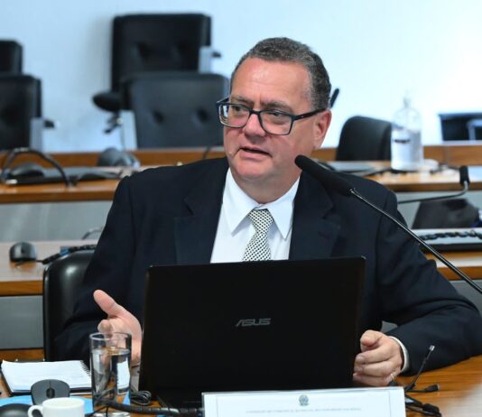 VÍDEO: Carlos Magno destaca contribuição do Conselho de Comunicação do Congresso para rejeição da revogação do ECA Digital