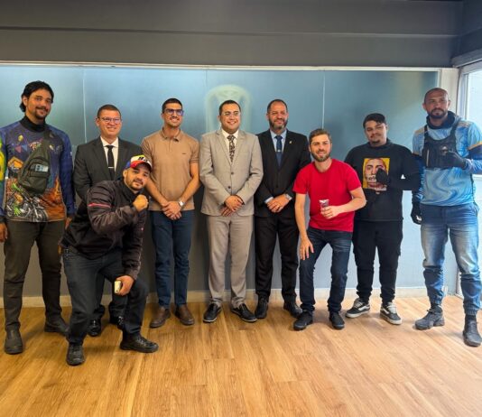 Dinho Papa-léguas articula reunião entre motoboys, STTP e vereadores para discutir demandas da categoria