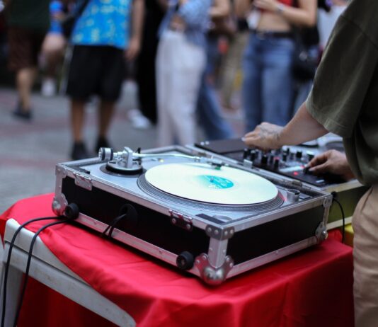 Quarta edição da Feira de Discos de Campina Grande celebra os 50 anos de Cuban Soul 18 Kilates, clássico do campinense Cassiano