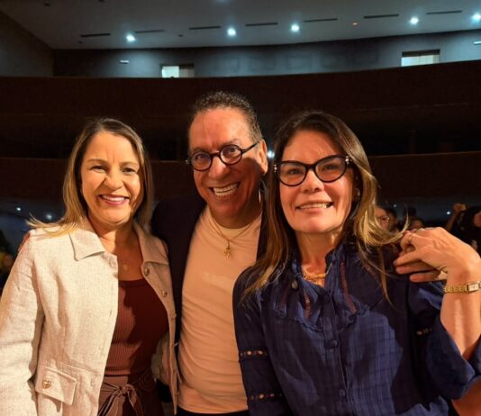 Fabiana Gomes prestigia Noite de Talentos da EJA e destaca educação como espaço de transformação e novas oportunidades