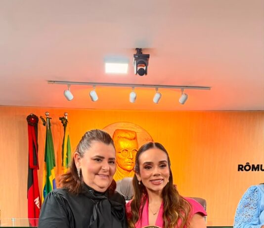 Valéria Aragão exalta trajetória de Camila Mariz durante homenagem na CMCG: “Ela nos inspira”