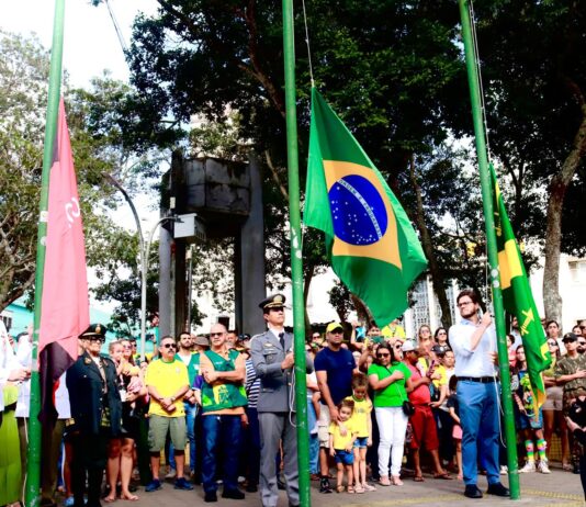 Desfile de 7 de Setembro reúne mais de 10 mil pessoas em CG para celebrar a Independência do Brasil: “Momento cívico é super importante”, diz Bruno