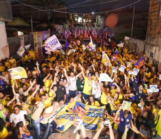 Romero faz caminhada histórica no Pedregal