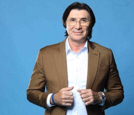 A responsabilidade de escolher quem ajuda a construir a educação brasileira