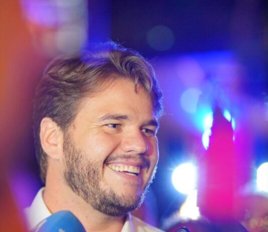 Bruno entrega 3ª Etapa do Canal de Bodocongó na próxima segunda-feira, dia 19 O prefeito de Campina Grande, Bruno Cunha Lima, fará a entrega da 3ª Etapa do Canal de Bodocongó, na próxima segunda-feira, 19. O trecho faz a conexão entre os bairros do Dinamérica e Cruzeiro. A macro-obra resolve um problema histórico de alagamentos e enchentes em períodos de chuva intensa, traz mais saneamento, segurança, mobilidade urbana, acessibilidade e valorização de toda a região. Data: segunda-feira, 19 de outubro de 2026 Horário: 16h Local: Rua Suênia Pereira Neves – Próximo à rotatória da Avenida Francisco Lopes de Almeida com o Canal de Bodocongó