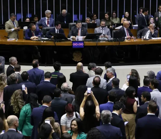 Alcolumbre marca votação da PEC pelo fim da 6×1 para quarta-feira. Proposta foi aprovada pela Câmara dos Deputados em maio